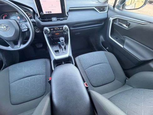 Used 2025 Toyota RAV4 XLE AWD/4WD image 12