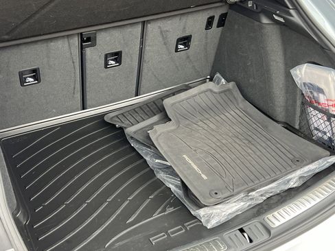 Certified 2025 Porsche Macan image 20