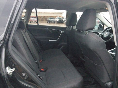 Used 2021 Toyota RAV4 LE AWD/4WD image 26