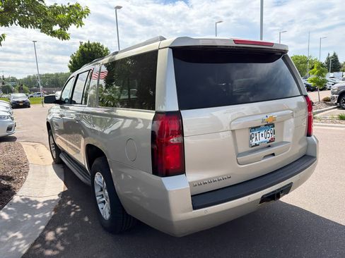 Used 2015 Chevrolet Suburban LT w/ Luxury Package AWD/4WD image 8