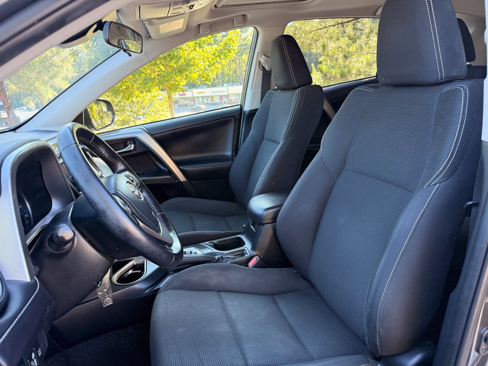 Used 2017 Toyota RAV4 XLE FWD image 36