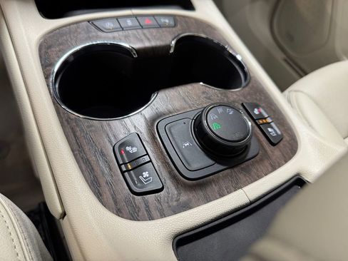 Used 2023 GMC Acadia Denali AWD/4WD image 30