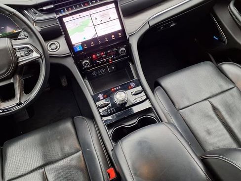 Used 2022 Jeep Grand Cherokee Overland w/ Advanced Protech Group III image 12