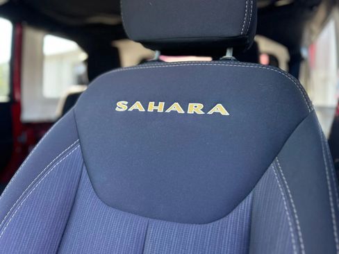 Used 2014 Jeep Wrangler Unlimited Sahara image 31