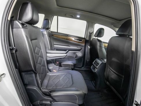 Used 2024 Volkswagen Atlas SE image 12