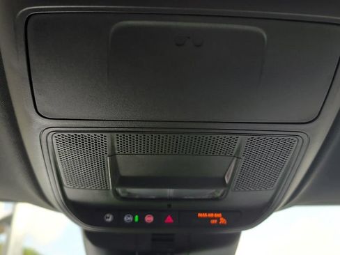 Used 2025 Chevrolet Traverse LT AWD/4WD image 25