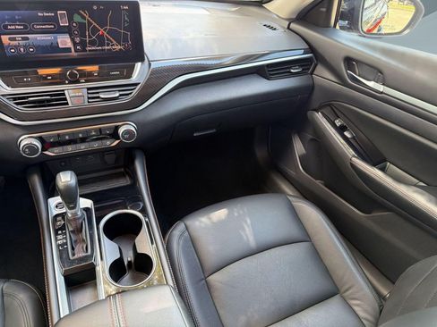 Used 2024 Nissan Altima 2.5 SR w/ SR Premium Package image 29