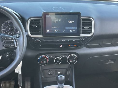 Used 2020 Hyundai Venue SE image 14