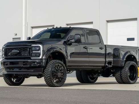 Used 2025 Ford F450 Platinum image 1