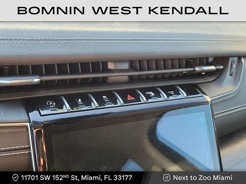 Used 2023 Jeep Grand Cherokee Limited image 17