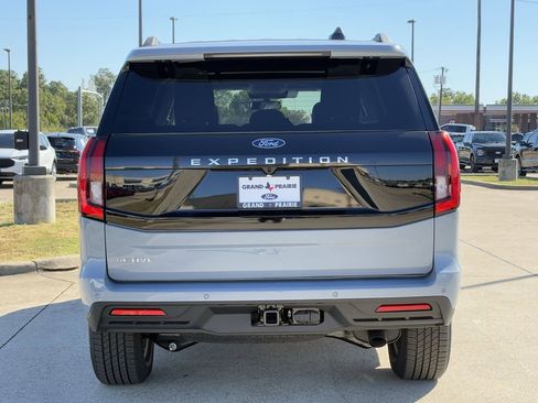 New 2025 Ford Expedition Active image 22
