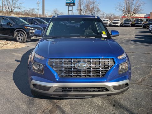 Used 2024 Hyundai Venue SEL image 3