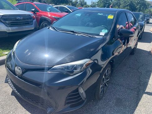 Used 2018 Toyota Corolla SE FWD image 2