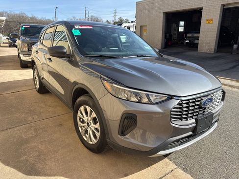 Used 2023 Ford Escape Active image 2
