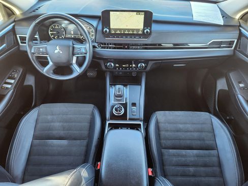 Used 2024 Mitsubishi Outlander SE image 20