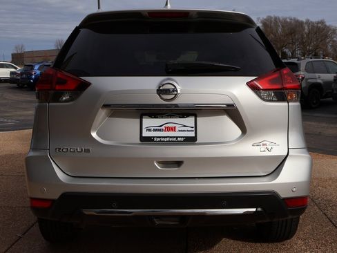 Used 2019 Nissan Rogue SV image 5
