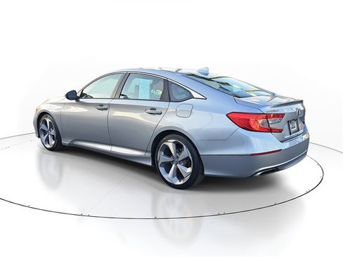 Used 2018 Honda Accord Touring image 4