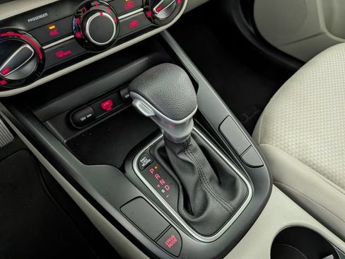 Used 2021 Kia Soul LX FWD image 18