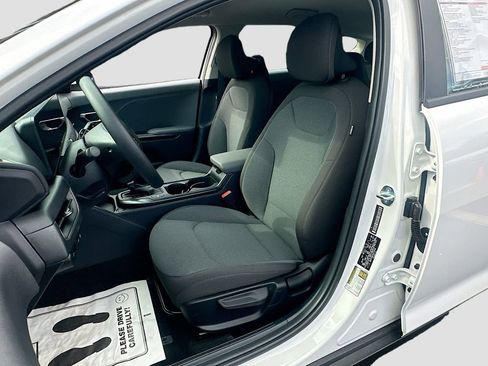 New 2025 Kia K4 LXS image 19