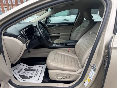 Used 2017 Ford Fusion SE w/ Fusion SE Technology Package AWD/4WD image 10