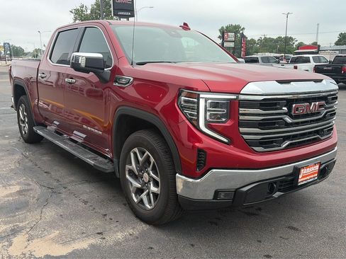 Used 2023 GMC Sierra 1500 SLT w/ SLT Premium Package AWD/4WD image 4