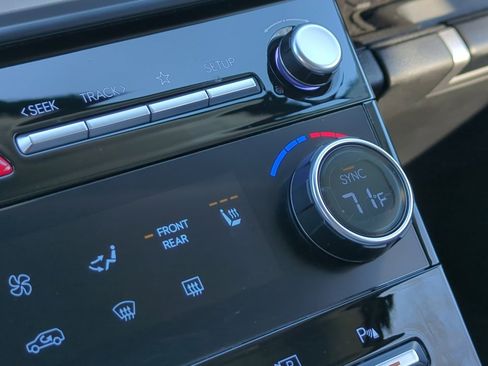 Certified 2025 Hyundai Santa Fe SEL image 24