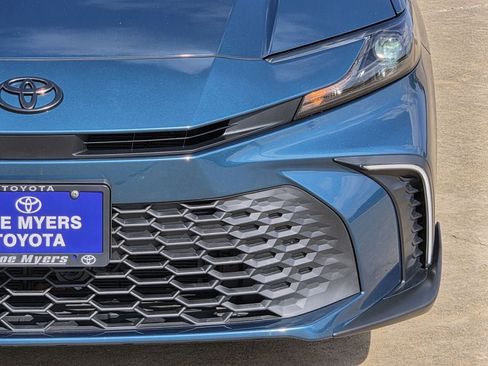 Used 2025 Toyota Camry SE FWD image 4