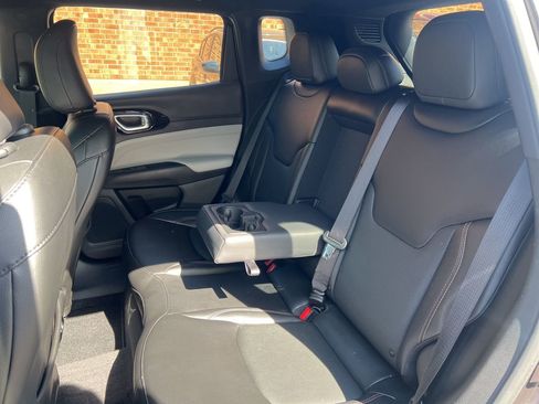 Used 2023 Jeep Compass Limited image 22