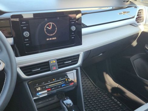 New 2025 Volkswagen Taos SE image 18