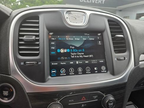 Used 2019 Chrysler 300 Touring w/ Driver Convenience Group RWD image 5