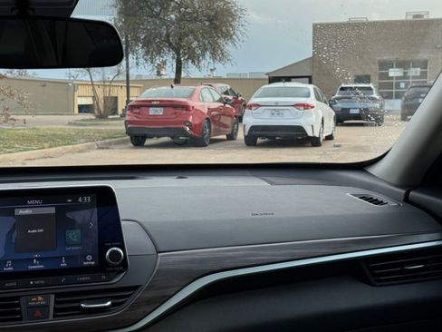 Used 2025 Nissan Altima 2.5 SV image 35