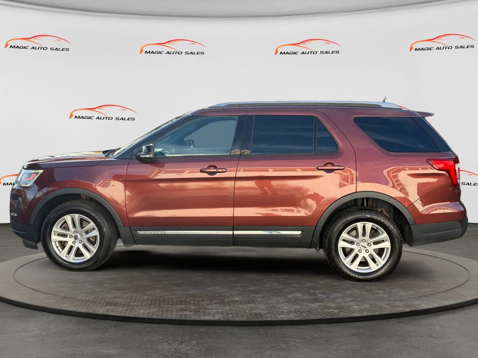 Used 2018 Ford Explorer XLT w/ Equipment Group 201A AWD/4WD image 7