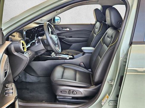Used 2025 Chevrolet Trax ACTIV FWD image 15