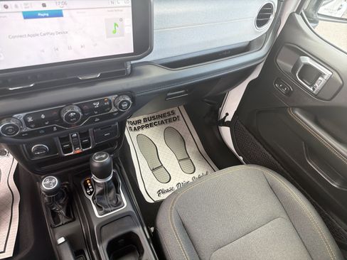 Used 2025 Jeep Wrangler Sahara AWD/4WD image 22