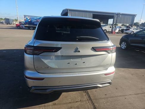 Used 2025 Mitsubishi Outlander SE FWD image 5
