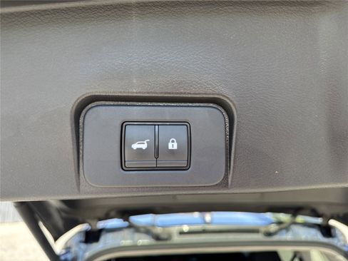 Used 2024 Nissan Rogue SV AWD/4WD image 33