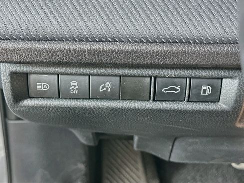 Used 2025 Toyota Camry SE FWD image 17