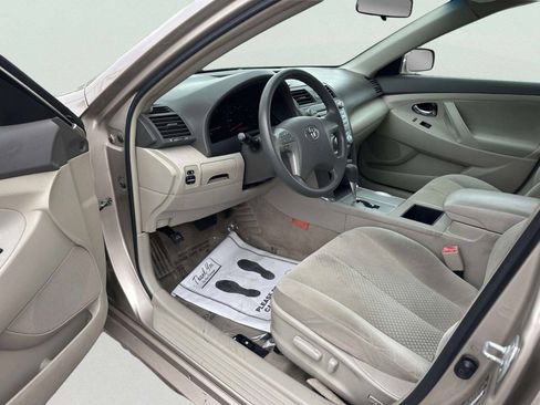 Used 2009 Toyota Camry LE FWD image 12