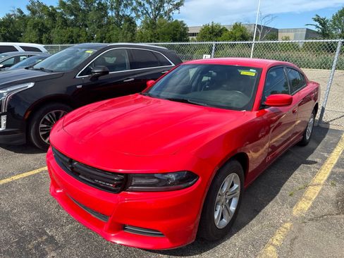 Used 2021 Dodge Charger SXT w/ Leather Interior Group RWD image 2