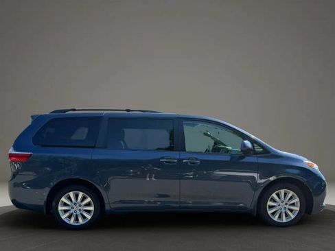 Used 2015 Toyota Sienna XLE Premium AWD/4WD image 4