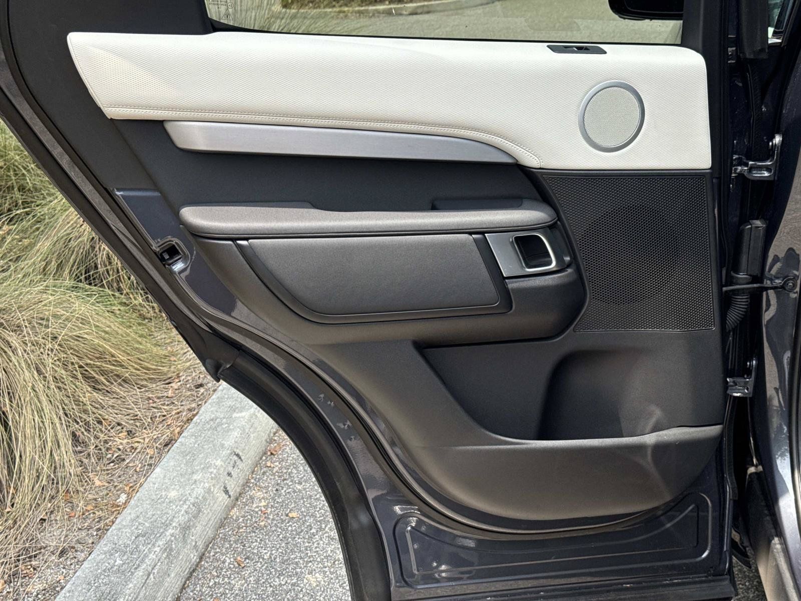 Certified 2026 Land Rover Discovery Limited Edition AWD/4WD image 13