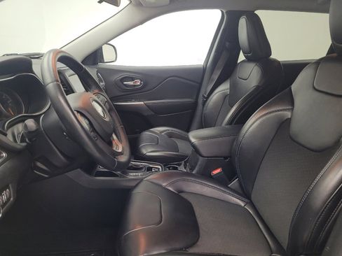 Used 2019 Jeep Cherokee Latitude Plus w/ Cold Weather Group FWD image 17