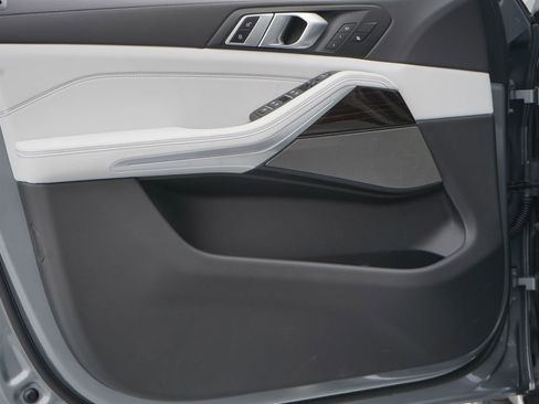 Used 2026 BMW X5 sDrive40i image 10