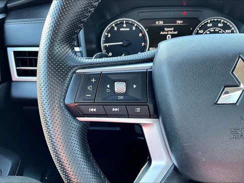 Used 2025 Mitsubishi Outlander SE AWD/4WD image 18