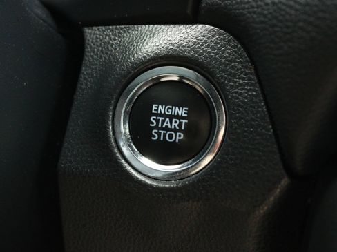 Used 2022 Toyota RAV4 XLE AWD/4WD image 33