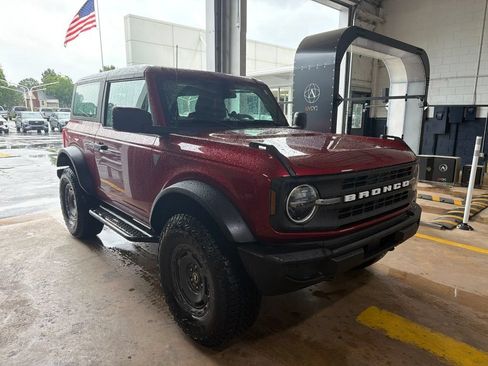 Used 2025 Ford Bronco 2-Door w/ Sasquatch Package AWD/4WD image 2