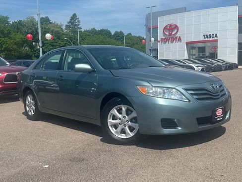 Used 2011 Toyota Camry LE w/ LE Extra-Value Pkg FWD image 1