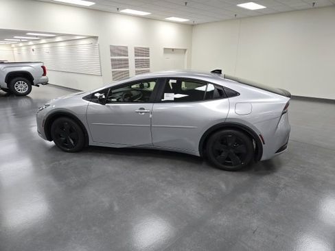 New 2026 Toyota Prius LE image 3