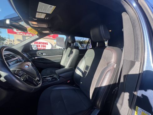 Used 2018 Ford Explorer XLT w/ Equipment Group 202A image 15