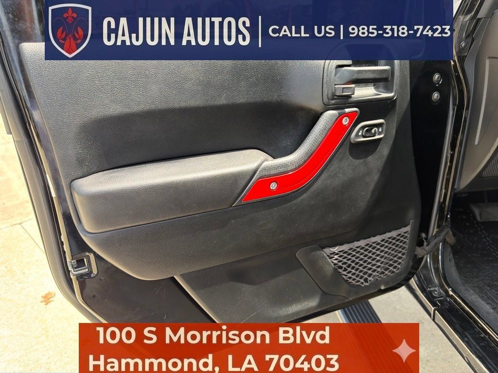 Used 2018 Jeep Wrangler Unlimited Rubicon w/ Connectivity Group AWD/4WD image 25
